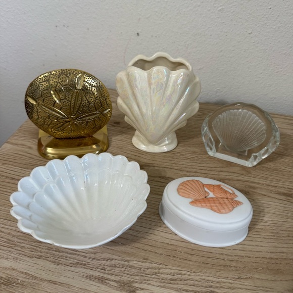 Seashell Themed Lot - Vase Paperweight Trinket Dish Box with Lid Brass Bookend - Picture 1 of 16